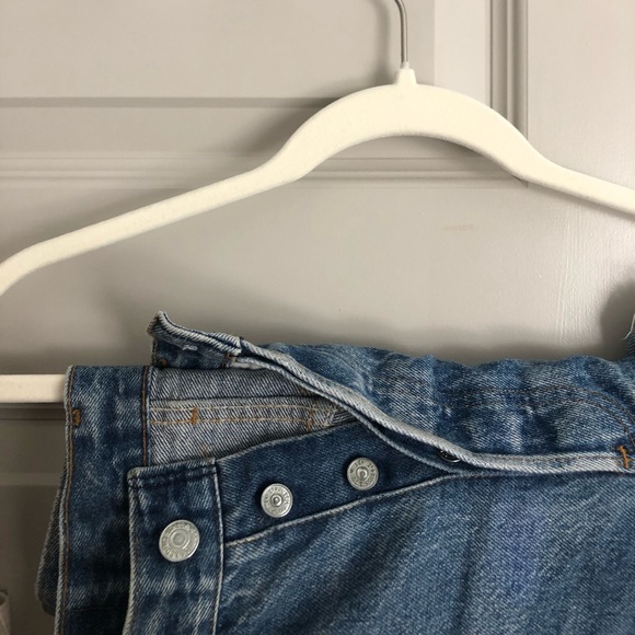 Levi’s Vintage High Rise Light Wash Shorts - Picture 2 of 8